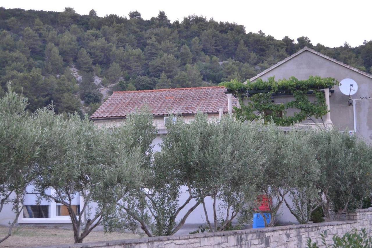 Apartments Darija & Pero Pucisca Bagian luar foto
